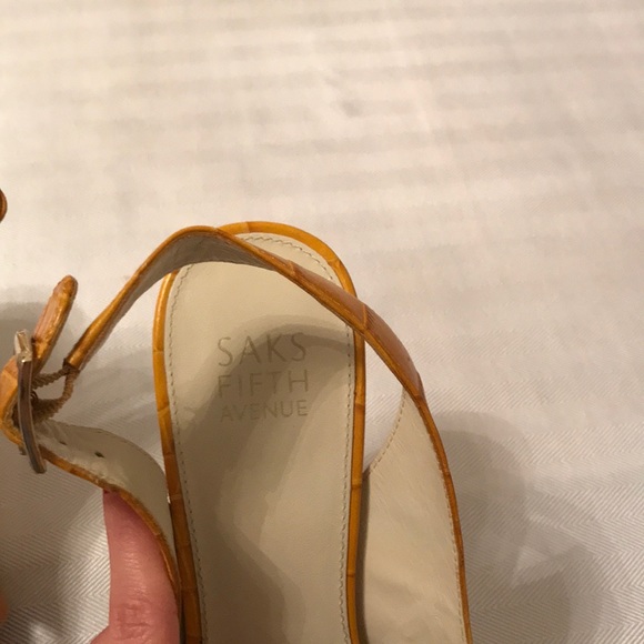 Saks 5th Avenue - Picture 6 of 8